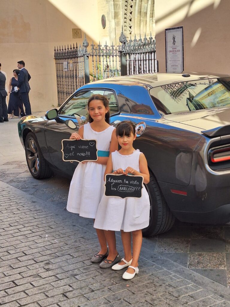 alquiler-de-coche-americano-para-bodas-en-sevilla-alquiler-de-dodge-challenger-en-sevilla-1