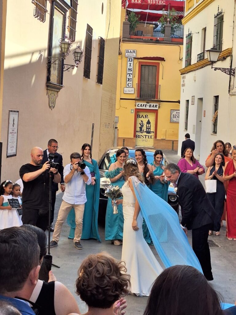 alquiler-de-coche-americano-para-bodas-en-sevilla-alquiler-de-dodge-challenger-en-sevilla-7